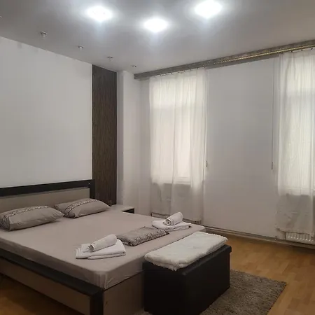 Apartment Yanis 3*