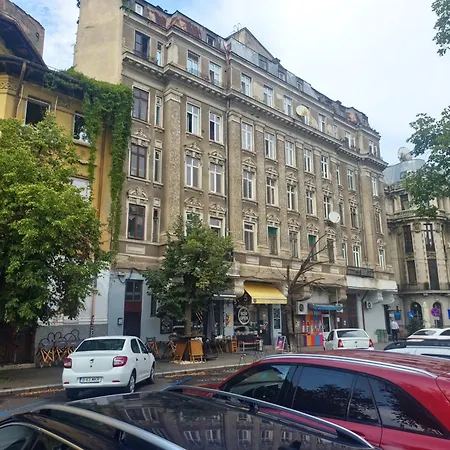 Yanis Apartament 3*