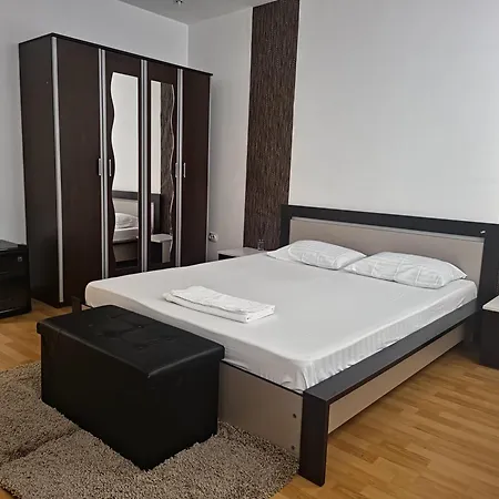 Apartament Yanis 3*