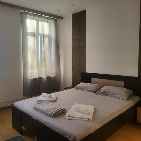 Yanis Apartament 3*